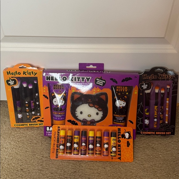 Hello Kitty Halloween Cosmetic Collection - Purple and Orange - Picture 1 of 4